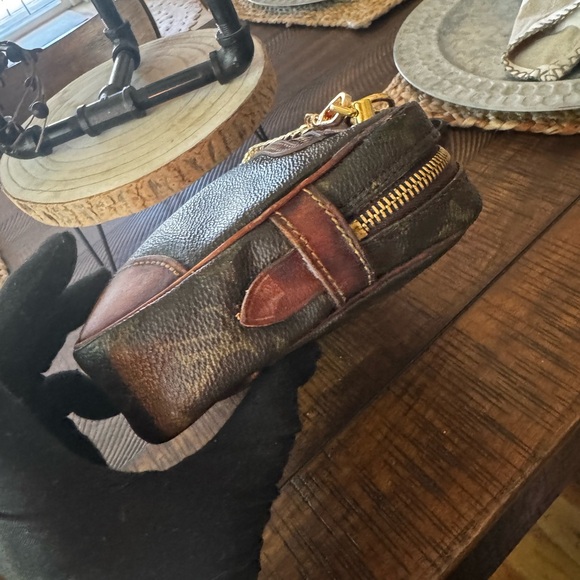 Louis Vuitton Vintage Monogram Canvas
Marly Dragonne GM Clutch converted - Picture 7 of 17